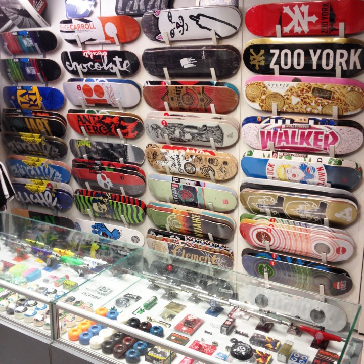 decks-wall-boardshop-beziers-magasin-de-skate